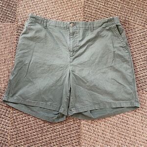 Old Navy Plus Size Everyday Twill Shorts in Army Green - Size 3X